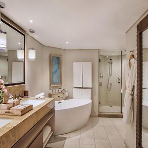 Grand Bay Suite – Christmas